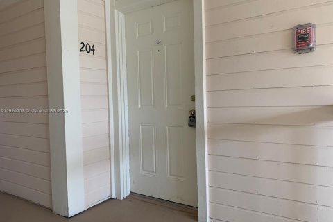 Снять в аренду кондоминиум в Майами, Флорида 2 спальни, 77.57м2, № 1975081 - фото 2