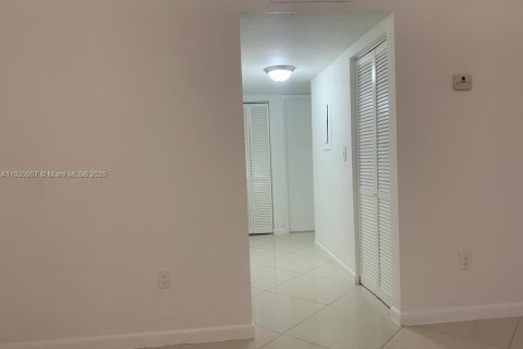 Снять в аренду кондоминиум в Майами, Флорида 2 спальни, 77.57м2, № 1975081 - фото 8