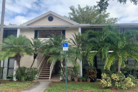 Снять в аренду кондоминиум в Майами, Флорида 2 спальни, 77.57м2, № 1975081 - фото 1