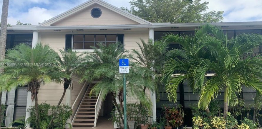 Кондоминиум с 2 спальнями в Майами, Флорида № 1975081