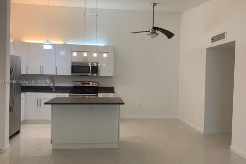 Снять в аренду кондоминиум в Майами, Флорида 2 спальни, 77.57м2, № 1975081 - фото 7