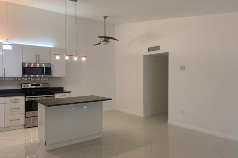 Снять в аренду кондоминиум в Майами, Флорида 2 спальни, 77.57м2, № 1975081 - фото 3