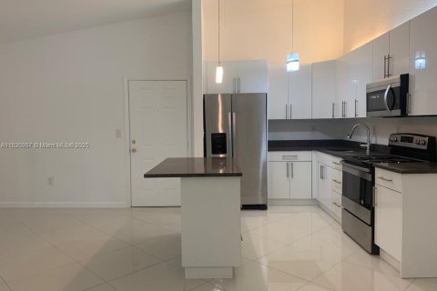 Снять в аренду кондоминиум в Майами, Флорида 2 спальни, 77.57м2, № 1975081 - фото 5