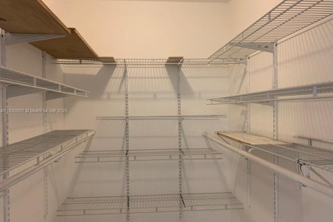 Снять в аренду кондоминиум в Майами, Флорида 2 спальни, 77.57м2, № 1975081 - фото 12