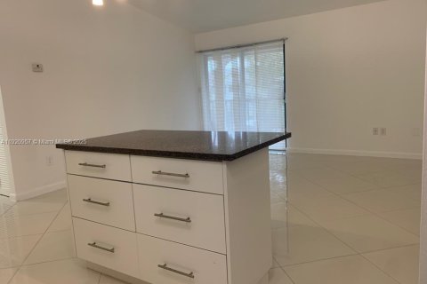 Снять в аренду кондоминиум в Майами, Флорида 2 спальни, 77.57м2, № 1975081 - фото 6