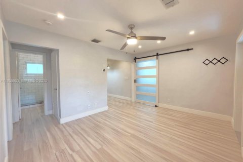 Villa ou maison à louer à Oakland Park, Floride: 3 chambres, 91.23 m2 № 2007073 - photo 5