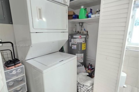 Villa ou maison à louer à Oakland Park, Floride: 3 chambres, 91.23 m2 № 2007073 - photo 12