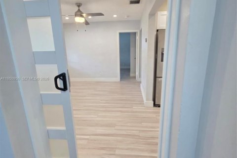 Villa ou maison à louer à Oakland Park, Floride: 3 chambres, 91.23 m2 № 2007073 - photo 9