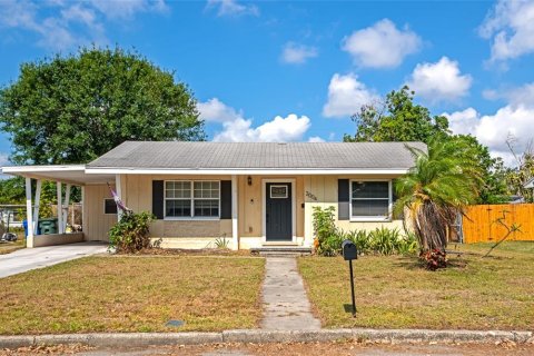 House in Bradenton, Florida 3 bedrooms, 125.88 sq.m. № 1679323 - photo 1