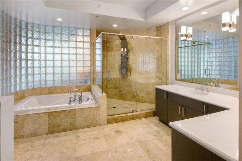 Condo in Fort Lauderdale, Florida, 4 bedrooms  № 2191529 - photo 19