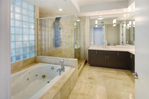 Condo in Fort Lauderdale, Florida, 4 bedrooms  № 2191529 - photo 18