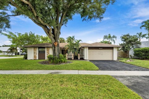 Villa ou maison à Boca Raton, Floride 4 chambres, 206.24 m2 № 2439257
