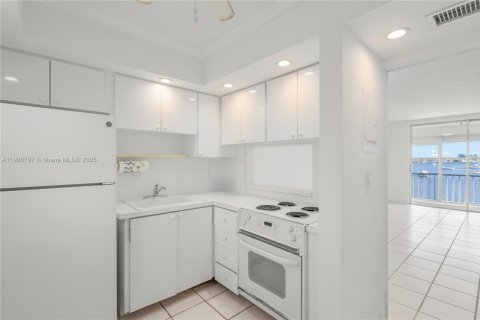 Condo in Aventura, Florida, 1 bedroom  № 1953894 - photo 14