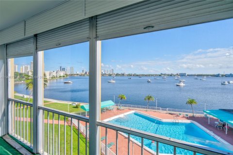 Condo in Aventura, Florida, 1 bedroom  № 1953894 - photo 10