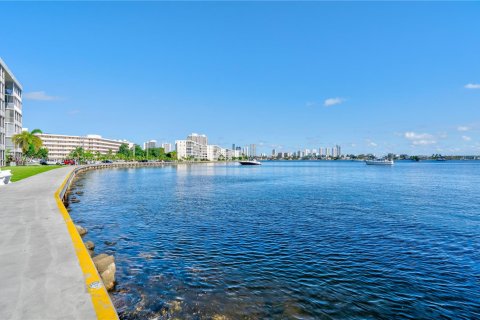 Condo in Aventura, Florida, 1 bedroom  № 1953894 - photo 4
