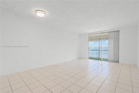 Condo in Aventura, Florida, 1 bedroom  № 1953894 - photo 16