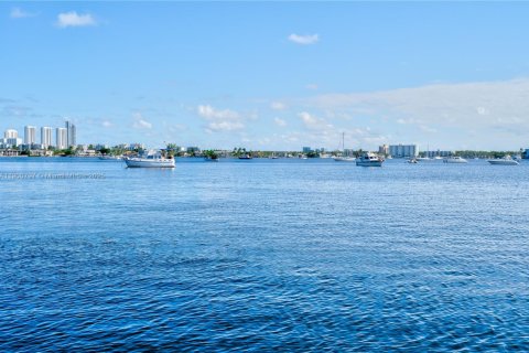 Condo in Aventura, Florida, 1 bedroom  № 1953894 - photo 6