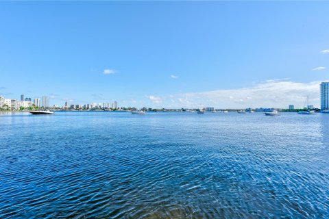 Condo in Aventura, Florida, 1 bedroom  № 1953894 - photo 3