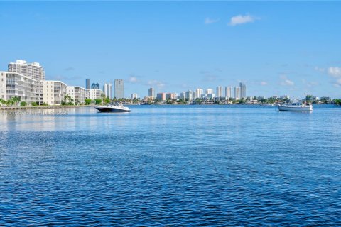 Condo in Aventura, Florida, 1 bedroom  № 1953894 - photo 5