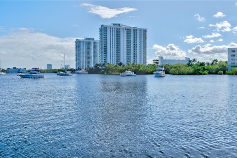 Condo in Aventura, Florida, 1 bedroom  № 1953894 - photo 7