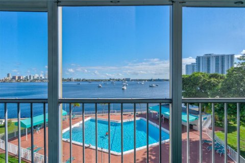 Condo in Aventura, Florida, 1 bedroom  № 1953894 - photo 9