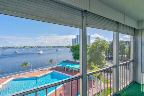 Condo in Aventura, Florida, 1 bedroom  № 1953894 - photo 8