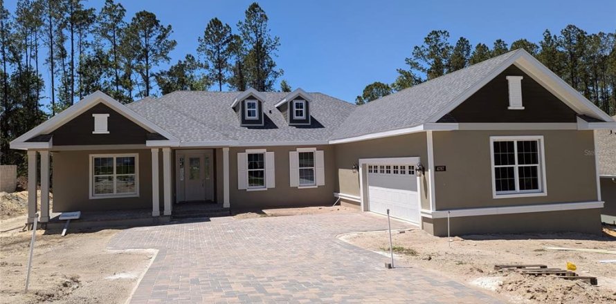 House in Brooksville, Florida 3 bedrooms, 242.1 sq.m. № 1744797