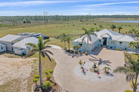 Villa ou maison à vendre à Punta Gorda, Floride: 4 chambres № 1968374 - photo 3
