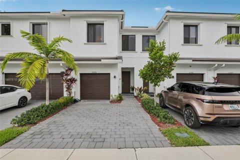 Купить таунхаус в Хомстед, Флорида 3 спальни, 142.14м2, № 1948912 - фото 2