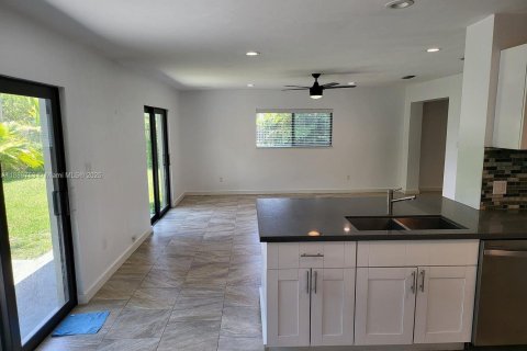 Villa ou maison à louer à Miami, Floride: 3 chambres, 152.73 m2 № 1932906 - photo 8