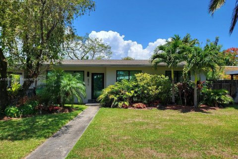 Villa ou maison à louer à Miami, Floride: 3 chambres, 152.73 m2 № 1932906 - photo 1