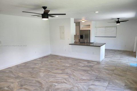 Villa ou maison à louer à Miami, Floride: 3 chambres, 152.73 m2 № 1932906 - photo 5