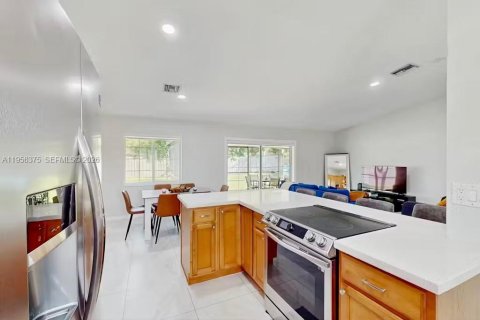 Villa ou maison à vendre à Sunrise, Floride: 3 chambres, 111.2 m2 № 2011974 - photo 3