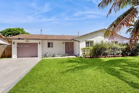 Villa ou maison à vendre à Sunrise, Floride: 3 chambres, 111.2 m2 № 2011974 - photo 2