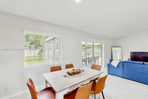 Villa ou maison à vendre à Sunrise, Floride: 3 chambres, 111.2 m2 № 2011974 - photo 5