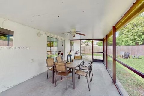 Villa ou maison à vendre à Sunrise, Floride: 3 chambres, 111.2 m2 № 2011974 - photo 18