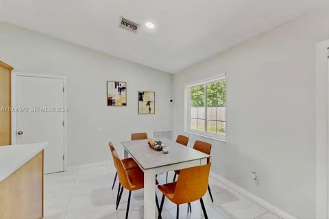 Villa ou maison à vendre à Sunrise, Floride: 3 chambres, 111.2 m2 № 2011974 - photo 8