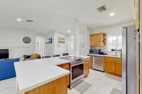 House in Lauderhill, Florida 3 bedrooms, 111.2 sq.m. № 2011974