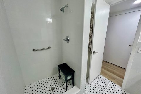 Copropriété à vendre à Clearwater, Floride: 2 chambres, 99.41 m2 № 2115843 - photo 21
