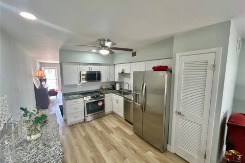 Copropriété à vendre à Clearwater, Floride: 2 chambres, 99.41 m2 № 2115843 - photo 11