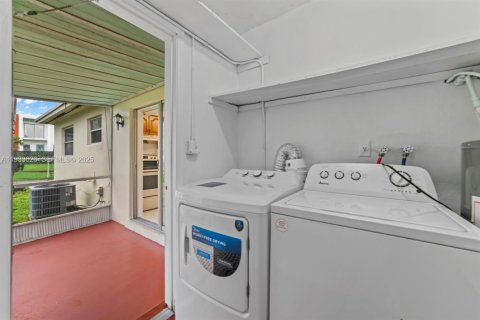 Снять в аренду виллу или дом в Майами, Флорида 2 спальни, 162.11м2, № 1992530 - фото 11