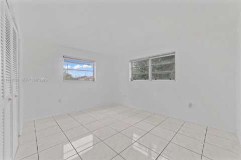 Снять в аренду виллу или дом в Майами, Флорида 2 спальни, 162.11м2, № 1992530 - фото 13