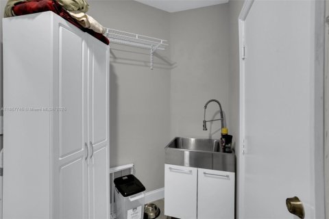 Casa en venta en Miramar, Florida, 4 dormitorios, 269.6 m2 № 1881906 - foto 28