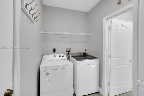 Casa en venta en Miramar, Florida, 4 dormitorios, 269.6 m2 № 1881906 - foto 27