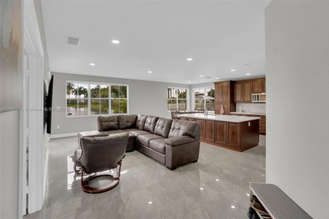 Casa en venta en Miramar, Florida, 4 dormitorios, 269.6 m2 № 1881906 - foto 12
