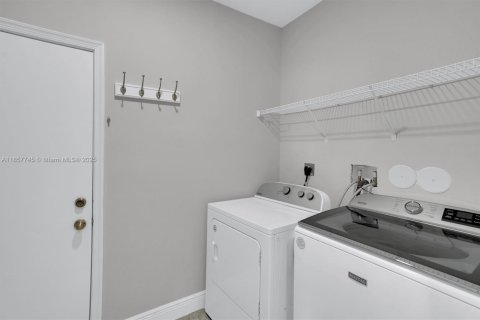 Casa en venta en Miramar, Florida, 4 dormitorios, 269.6 m2 № 1881906 - foto 26