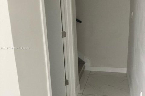 Touwnhouse à louer à Homestead, Floride: 3 chambres, 129.88 m2 № 1934388 - photo 7