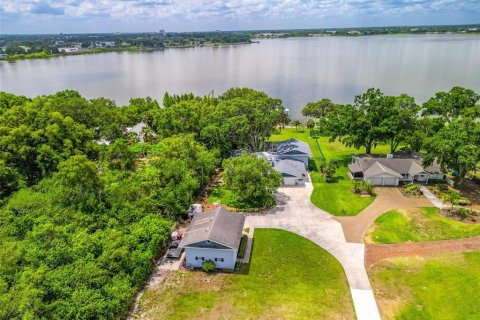 House in Winter Haven, Florida 5 bedrooms, 300.54 sq.m. № 1681189 - photo 3