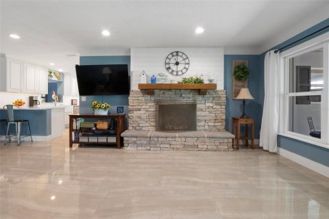 House in Winter Haven, Florida 5 bedrooms, 300.54 sq.m. № 1681189 - photo 7