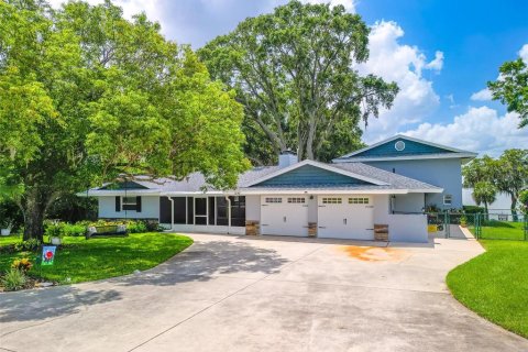 House in Winter Haven, Florida 5 bedrooms, 300.54 sq.m. № 1681189 - photo 1